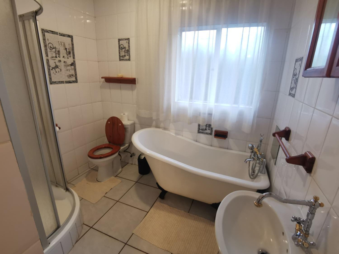 Others 2, Harties Double Bed studio - Kitchenette Hartbeespoort dam, Bojanala