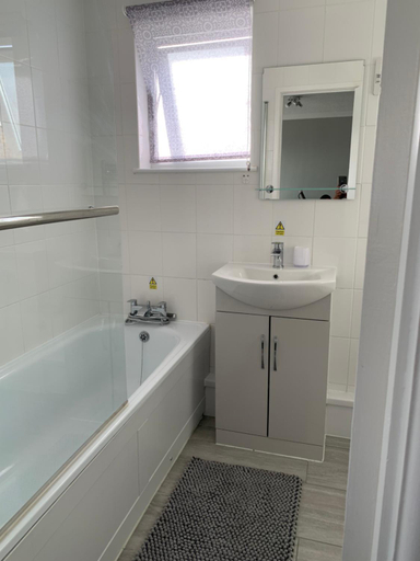 Bathroom, Modern 2 Bed Chalet - 27 Bermuda Holiday Park, Norfolk