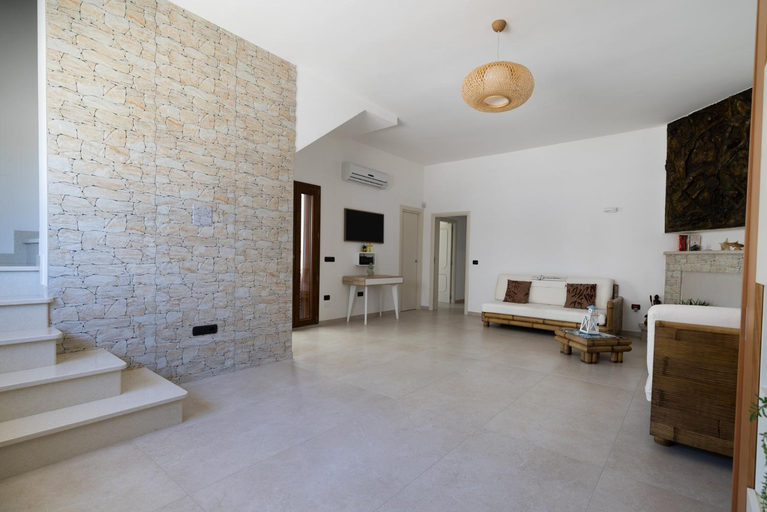 2, Villa Cristina, Brindisi