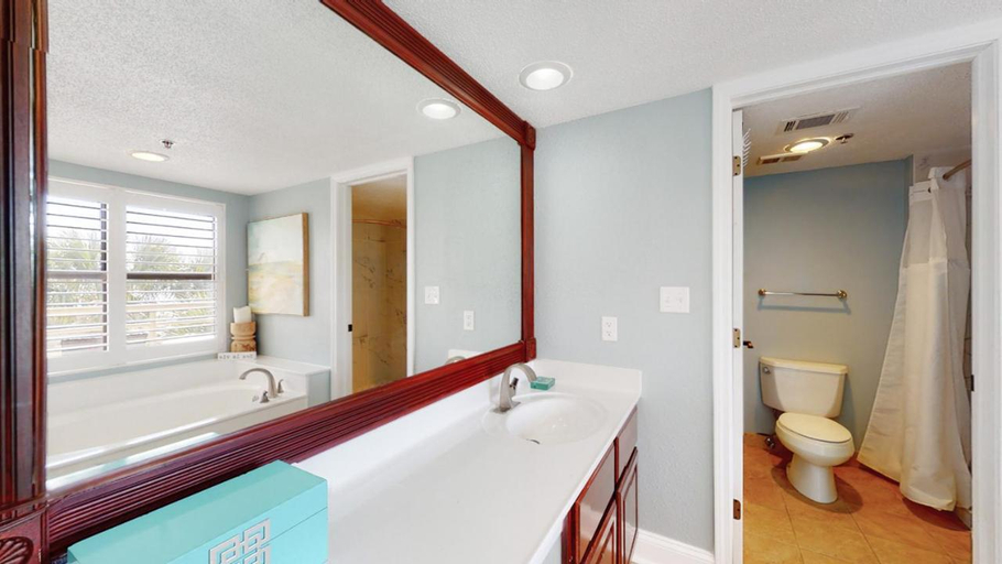 Bathroom 4, 3133 Villamare, Beaufort