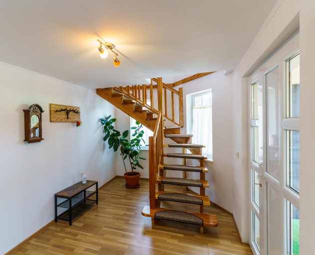 Others 5, Casa Primaverii, Rasnov