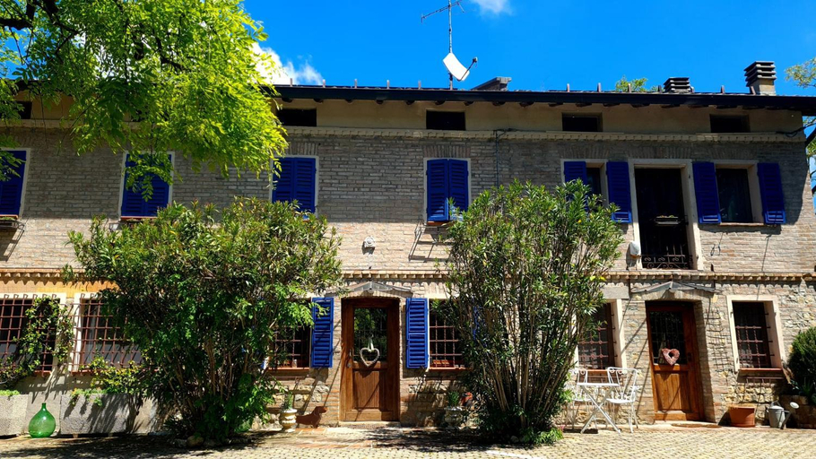 Exterior & Views