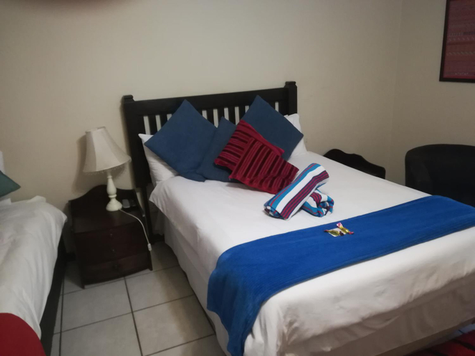 Others 3, Harties Double Bed 2 Sleeper Room with Shower, Bojanala