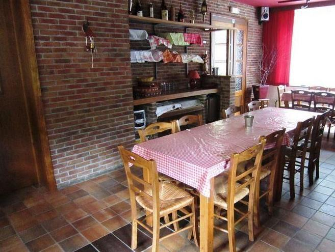 Food & Drinks 4, Spacious holiday home with roofed terrace, Liège