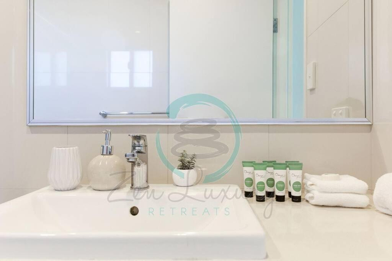 Bathroom 4, ZEN At ARRAY: 2BR Retreat in CBD, Darwin