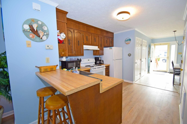 Private kitchen 2, Sea Jay 616c 2 Bedroom Townhouse by RedAwning, Worcester