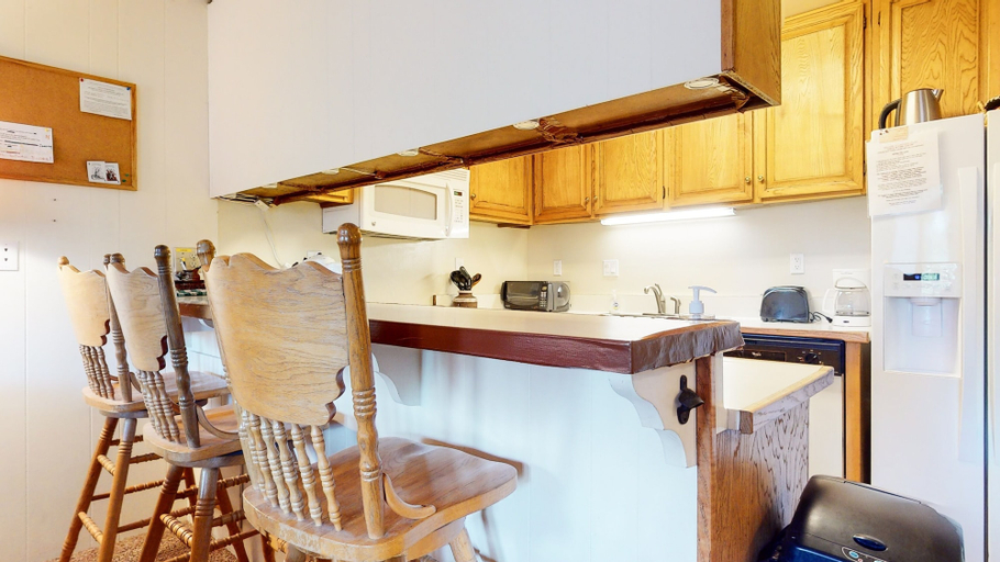 Private kitchen 2, Lakeview Villas #28 3 Bedroom Condo by RedAwning, Mono