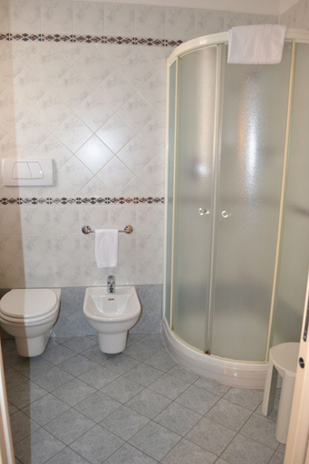 Bathroom 4, Hotel Tricolore, Reggio Nell'Emilia