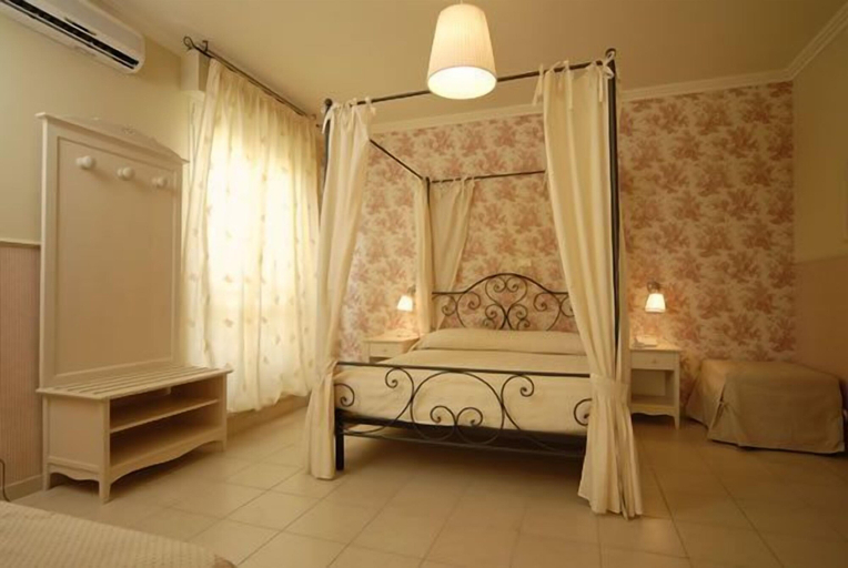 Room 5, Hotel Mocambo, Ascoli Piceno