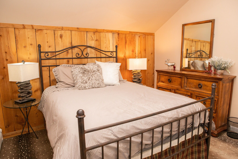 Bedroom 3, 6 Chamonix Lane 2 Bedroom  Townhouse by RedAwning, Eagle