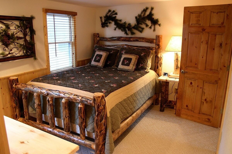 Bedroom, Lazy R Cottages: 9 2 Bedroom Cabin, Larimer