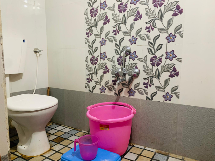 Bathroom, Dandeli Crocodile Valley Homestay, Uttara Kannada