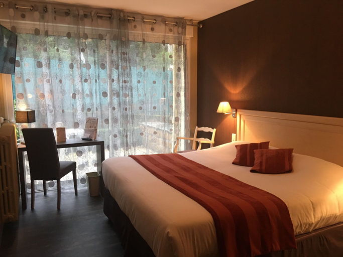 Room 5, Bagnoles Hôtel, Orne