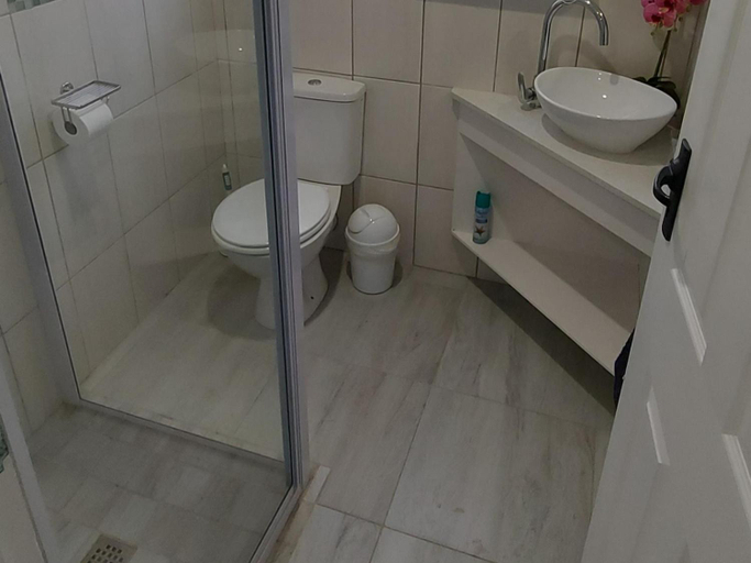 Bathroom 2, Lodge Azure, Ugu
