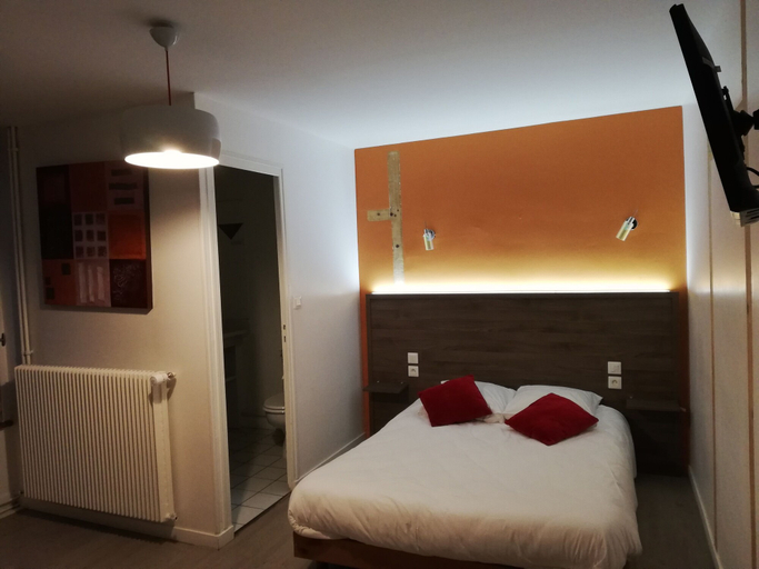 Bedroom 5, Hôtel la Poularde, Saône-et-Loire