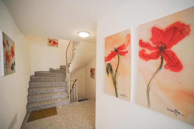 Others 5, Suvendes Apartments, Bolzano