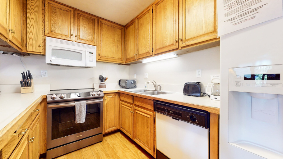 Private kitchen 5, Lakeview Villas #28 3 Bedroom Condo by RedAwning, Mono