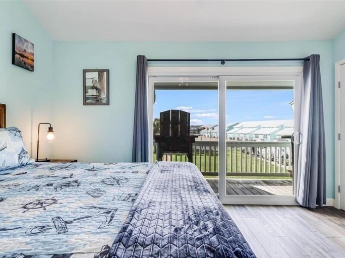 Room 3, Sunset Breeze 3 Bedroom Condo by RedAwning, Aransas