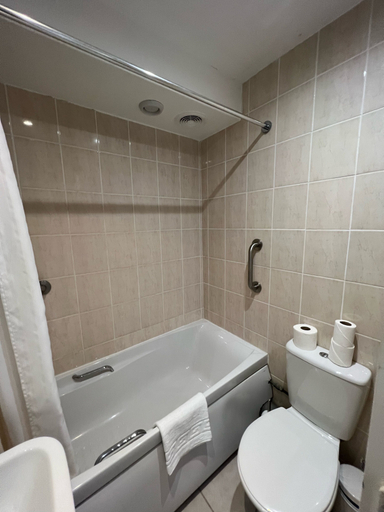 Bathroom 3, Hermitage Park Hotel, Leicestershire