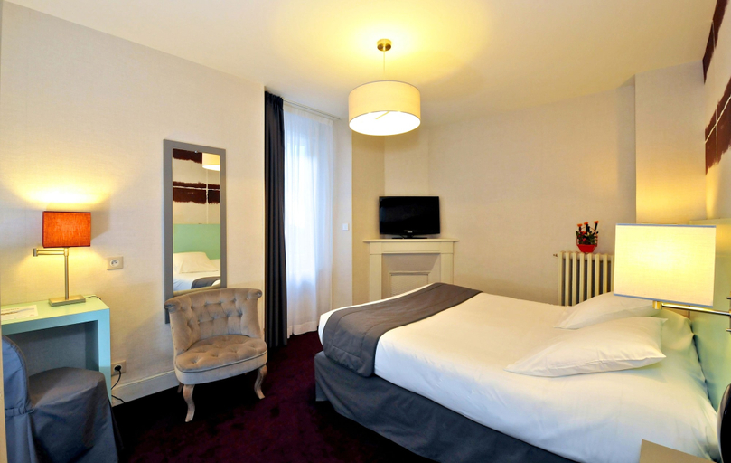 Room 4, Hôtel Le Central, Hautes-Pyrénées
