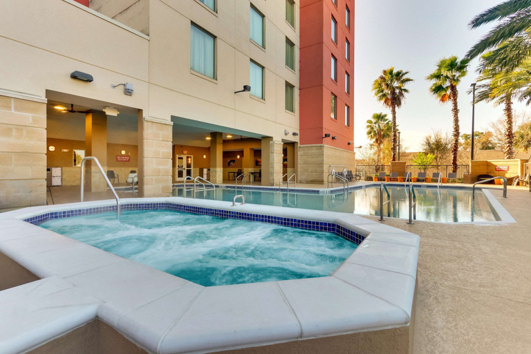 Sport & Beauty 2, Drury Inn & Suites near Universal Orlando Resort, Orange