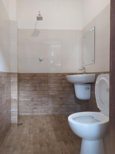 Bathroom 2, Hostel 337, K.F.G. & G. Korale