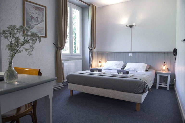 Bedroom 2, Le Cassini, Isère