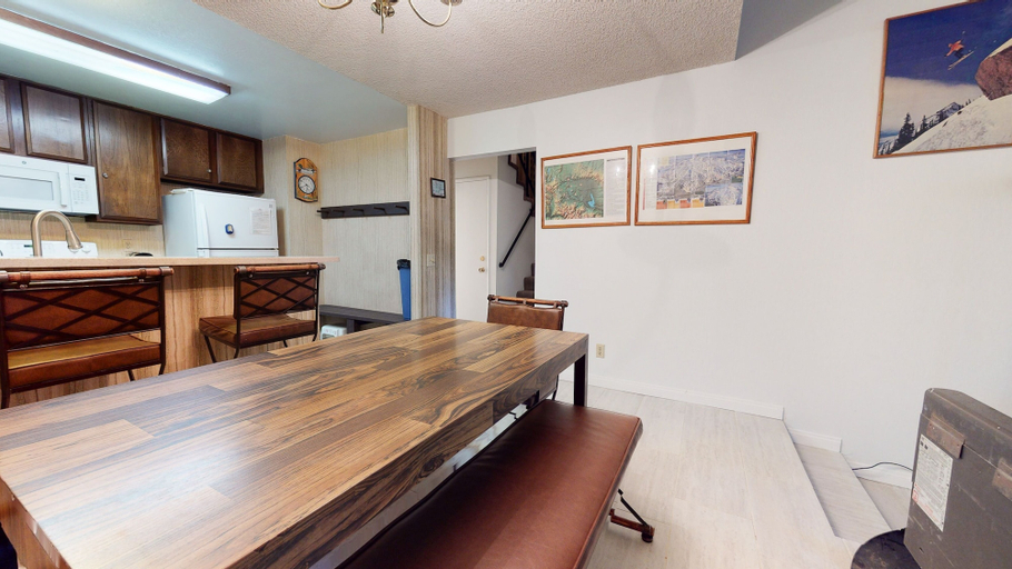 Dining 5, St. Moritz 12 Bright and cozy Mountain Cabin, Centrally Located by RedAwning, Mono