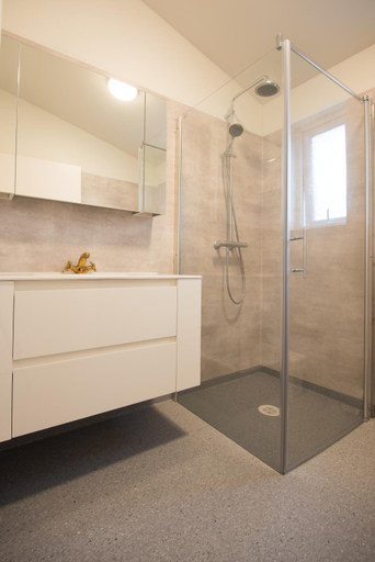 Bathroom 5, Guesthouse Grund, Grindavík