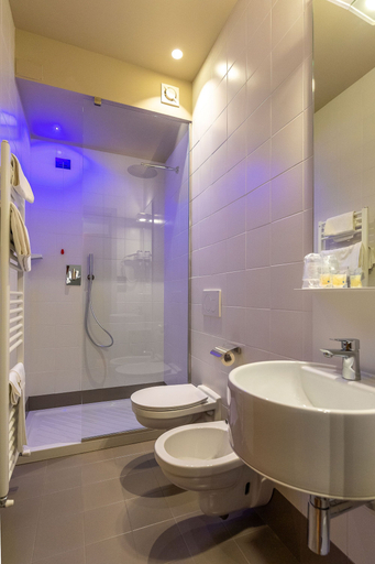 Bathroom 4, Hotel Moderno, Perugia