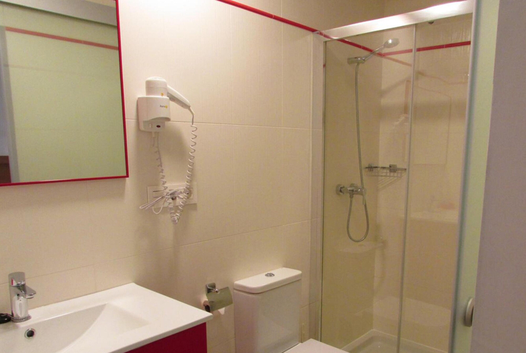 Bathroom 3, Hotel Goartín, Málaga