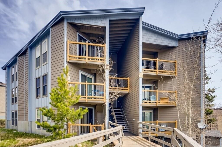 Exterior, F201 Treehouse 2 Bedroom Condo by RedAwning, Summit
