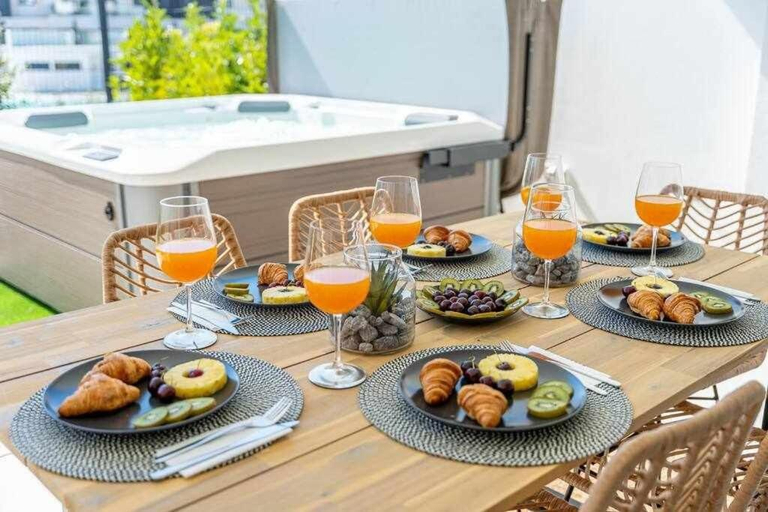 Others 3, 797 HOLIDAY RENTALS - Lujoso apartamento para 6 con jacuzzi en Higueron, Málaga