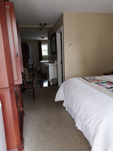 Room 3, Seaport Inn, Division No. 7