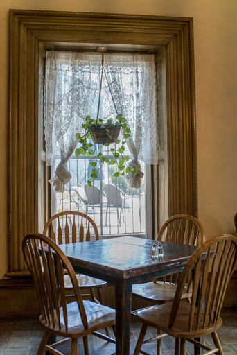 Others 5, The Mulberry Inn, Washington