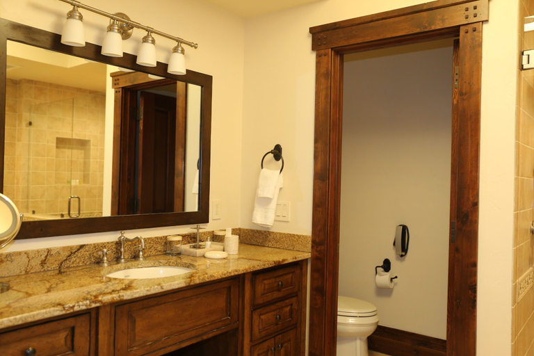 Bathroom 2, Two Bedroom Junior Suite 2 Apartment Hotel by RedAwning, Summit