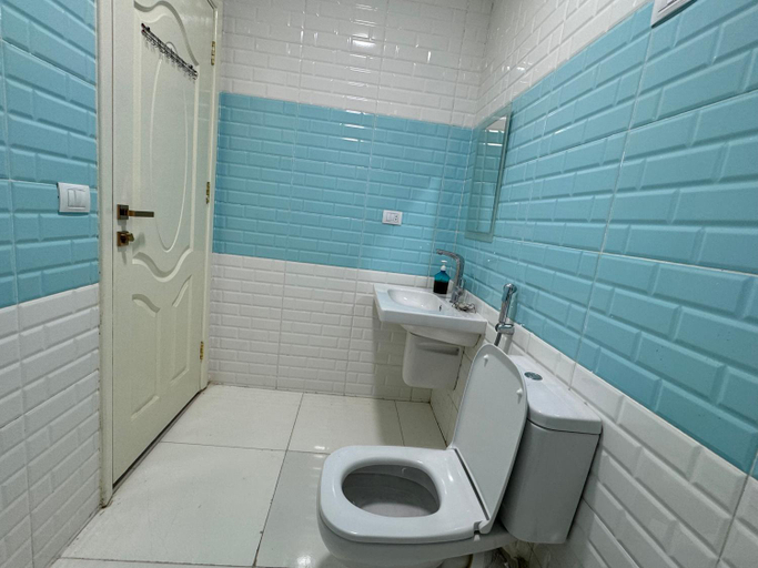 Bathroom 4, Grand Pyramids Hostel, Al-'Umraniyah