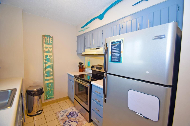 Private kitchen 4, Wight Bay 233 2 Bedroom Condo by RedAwning, Worcester