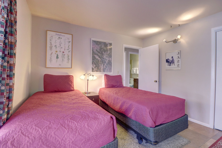 Room 5, Cc19 Chateau Claire 2 Bedroom Condo by RedAwning, Summit