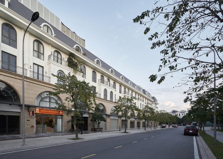 Exterior & Views