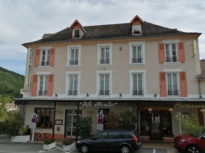 Exterior & Views