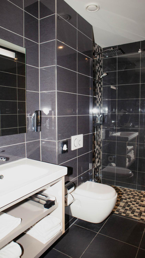 Bathroom 4, Golden Mansion Apartments, Amsterdam