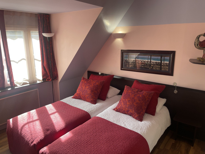 Bedroom 4, Logis Hôtel le St Georges Vendôme, Loir-et-Cher