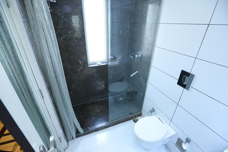 Bathroom 4, Hotel Amrapali Grand, Delhi