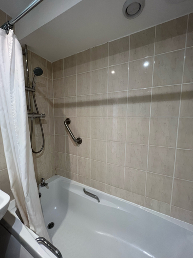 Bathroom 5, Hermitage Park Hotel, Leicestershire