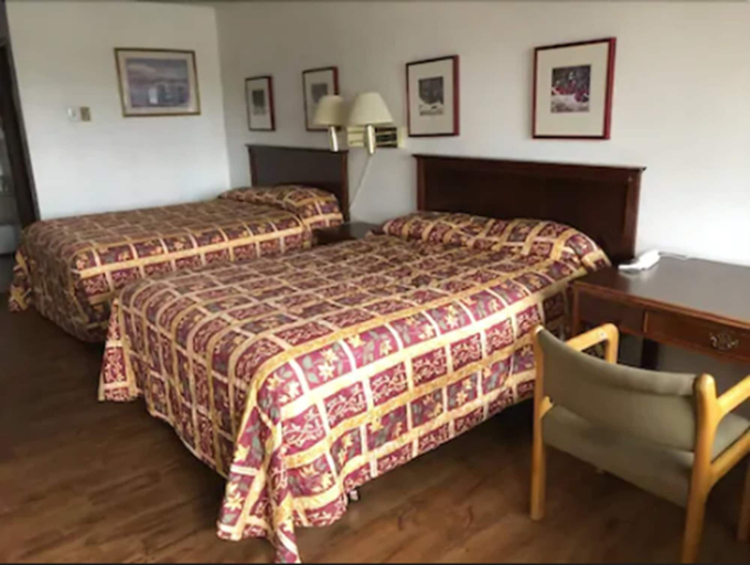 Bedroom 2, Kings Motor Inn, Pierce