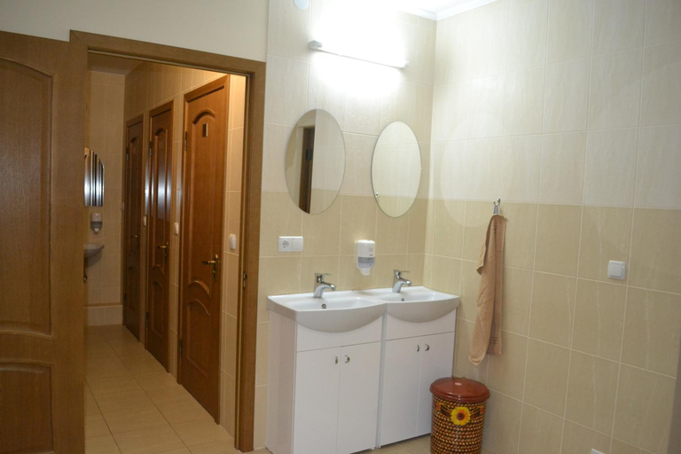 Bathroom 3, Tonal, Mukachivs'ka