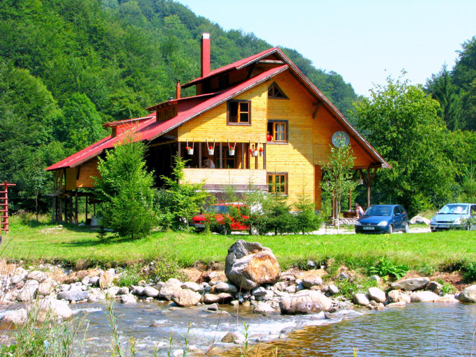 Others 5, Rustic House, Curatele