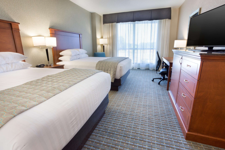 Bedroom 3, Drury Inn & Suites Burlington, Alamance