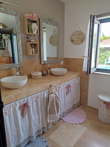 Bathroom, Chez Brigitte Chambre d hotes avec cour privative,piscine,, Vaucluse